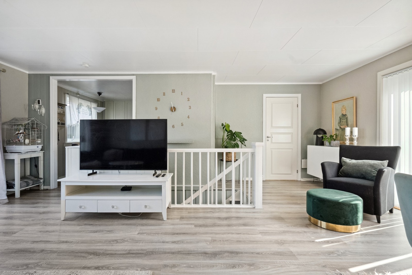 1. etasje inneholder stue, kjøkken og soverom Galleribilde