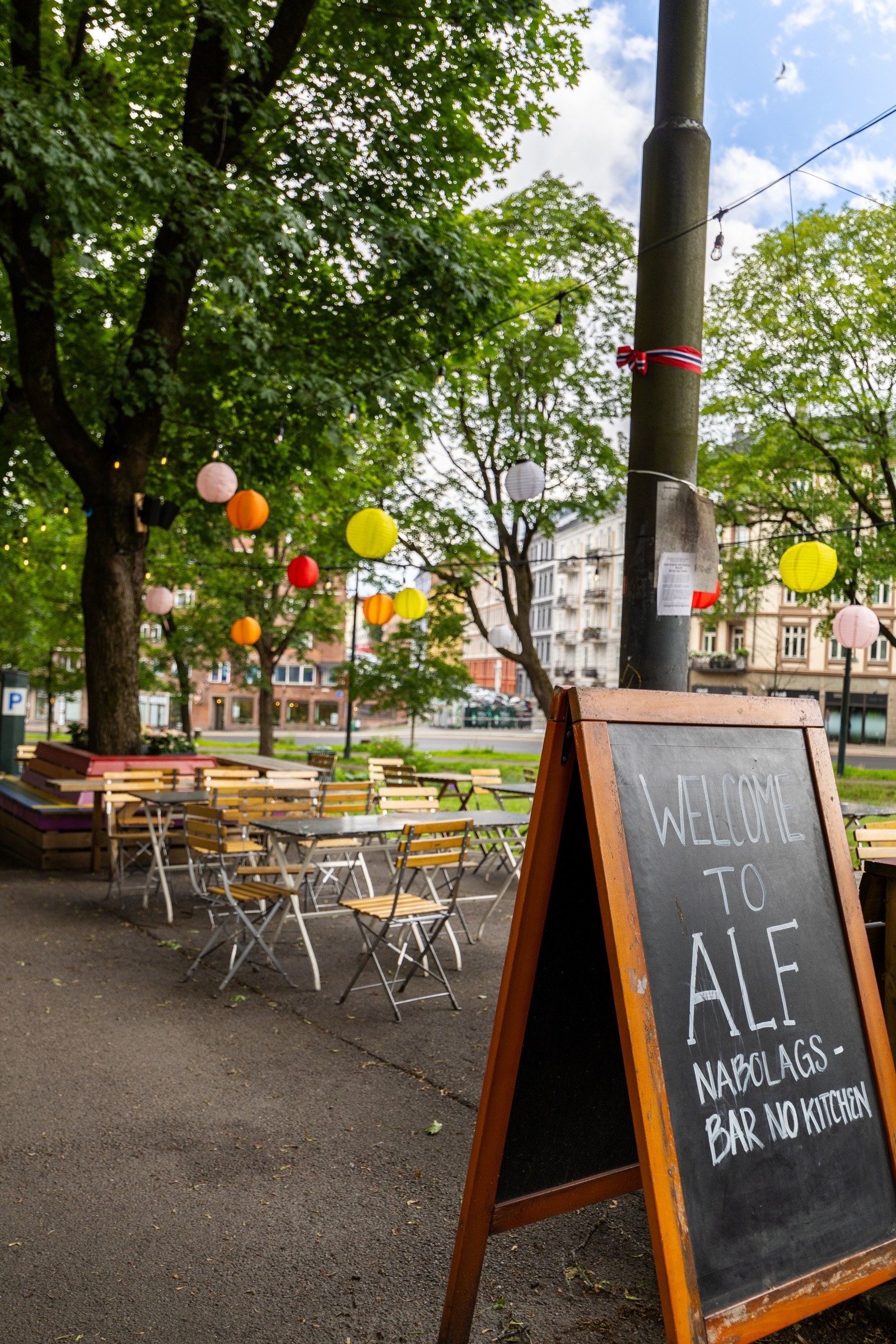 Alf Nabolagsbar. Galleribilde