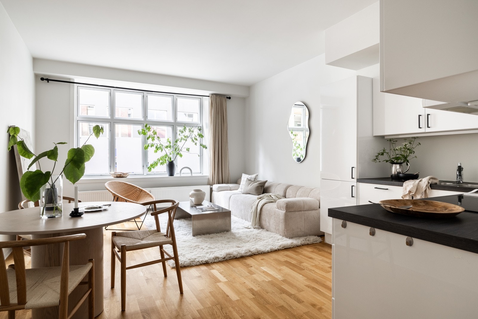 Moderne og innholdsrik 3-roms leilighet med egen hybeldel med skattefri leieinntekt. Galleribilde