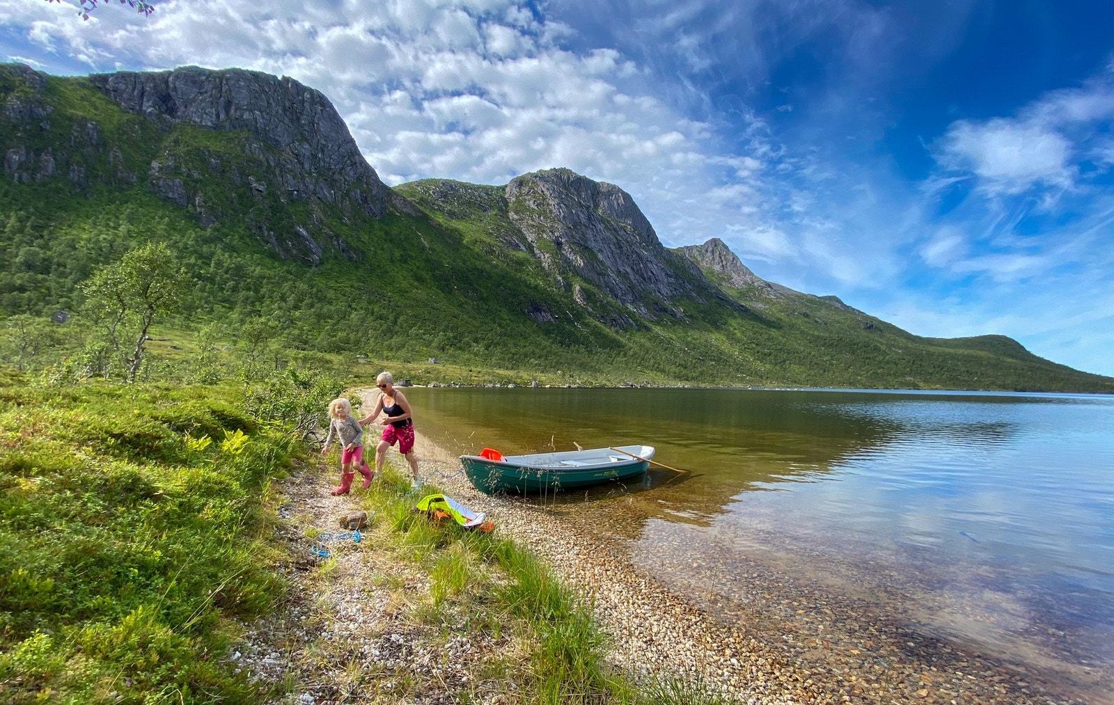 Innerst i dalen er det flotte bademuligheter Galleribilde