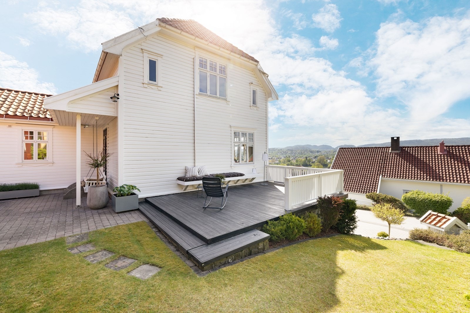 Flotte utearealer med sol fra morgen til sen kveld! Galleribilde