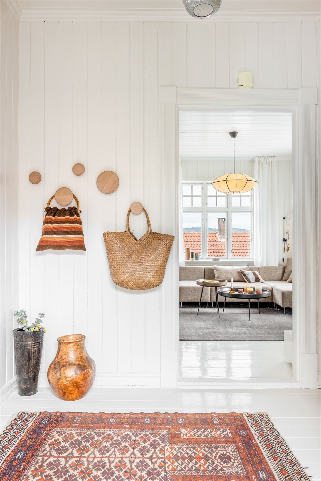 Boligen fremstår som meget gjennomført og svært godt vedlikeholdt, samtidig som originale detaljer er vel ivaretatt - velkommen inn! Galleribilde