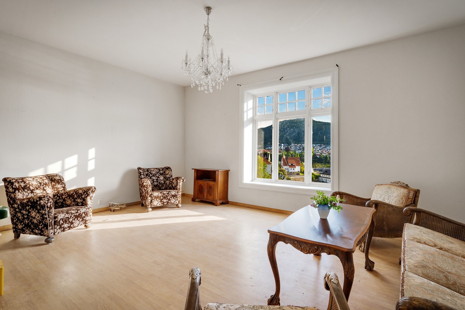 Boligen er svært romslig med mange rom Galleribilde