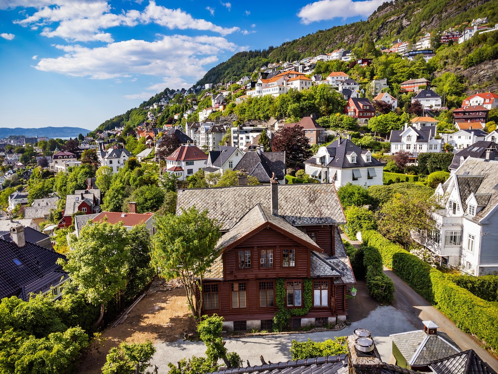 Beliggenheten sikrer nærhet til Bergens pulserende byliv, samtidig som du bor rolig og tilbaketrukket i et hyggelig nabolag Galleribilde