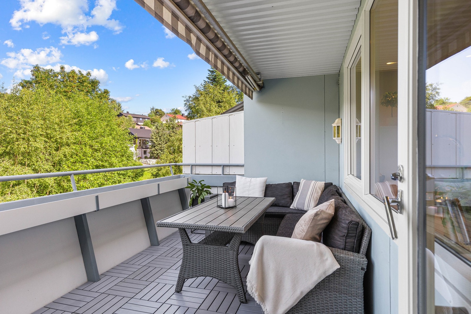 Fra stuen har man tilgang til herlig balkong på 9 kvm. Galleribilde