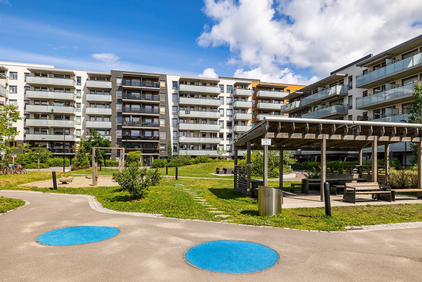 Det er laget til fellesarealer som skal passe både for store og små Galleribilde