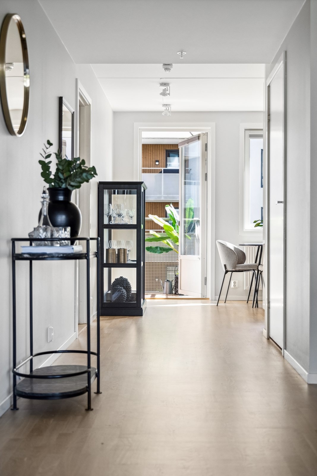 Gjennomgående planløsning med lysinnslipp fra begge sider Galleribilde