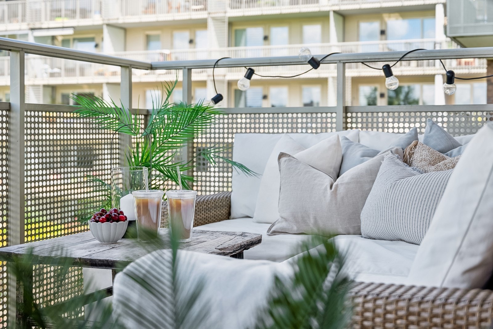 Det er god plass til loungemøbler og grill Galleribilde