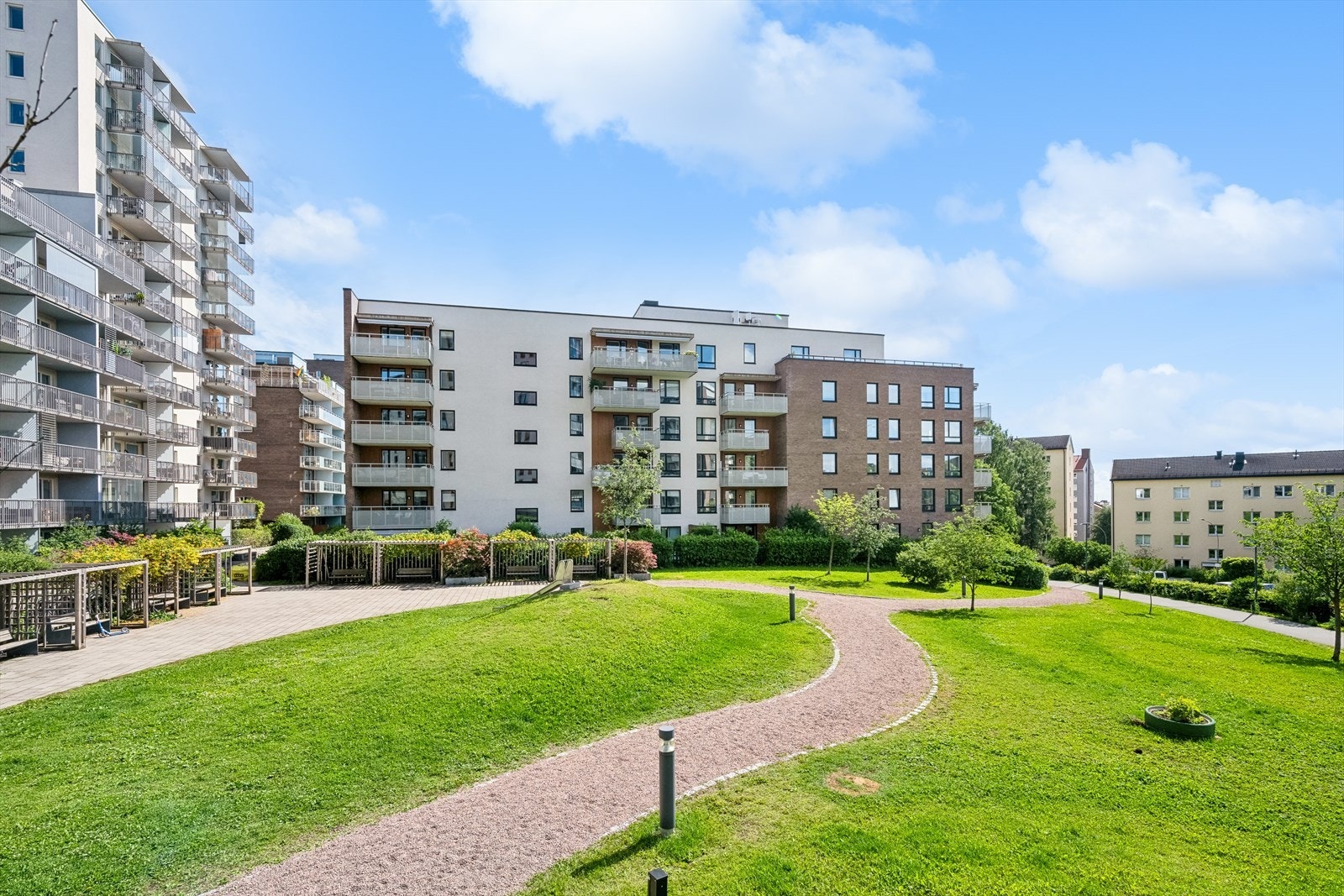 God intern beliggenhet på populære Grefsen Stasjon. Her er flere hyggelige samlingspunkter på fellesarealene og flotte lekeplasser for de minste Galleribilde