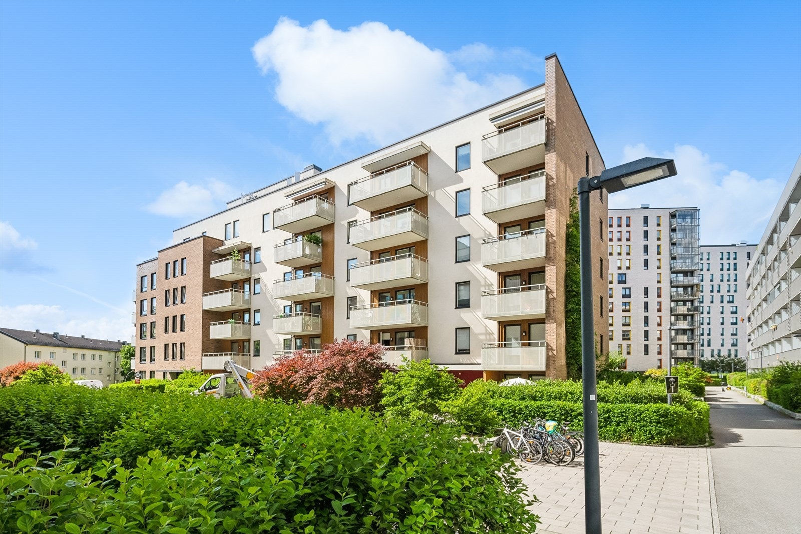 Grefsen stasjon er nærmest bilfritt og oppleves som et trygt og rolig sted å bosette seg. Kort gangvei til både t-bane, trikk og buss! Galleribilde