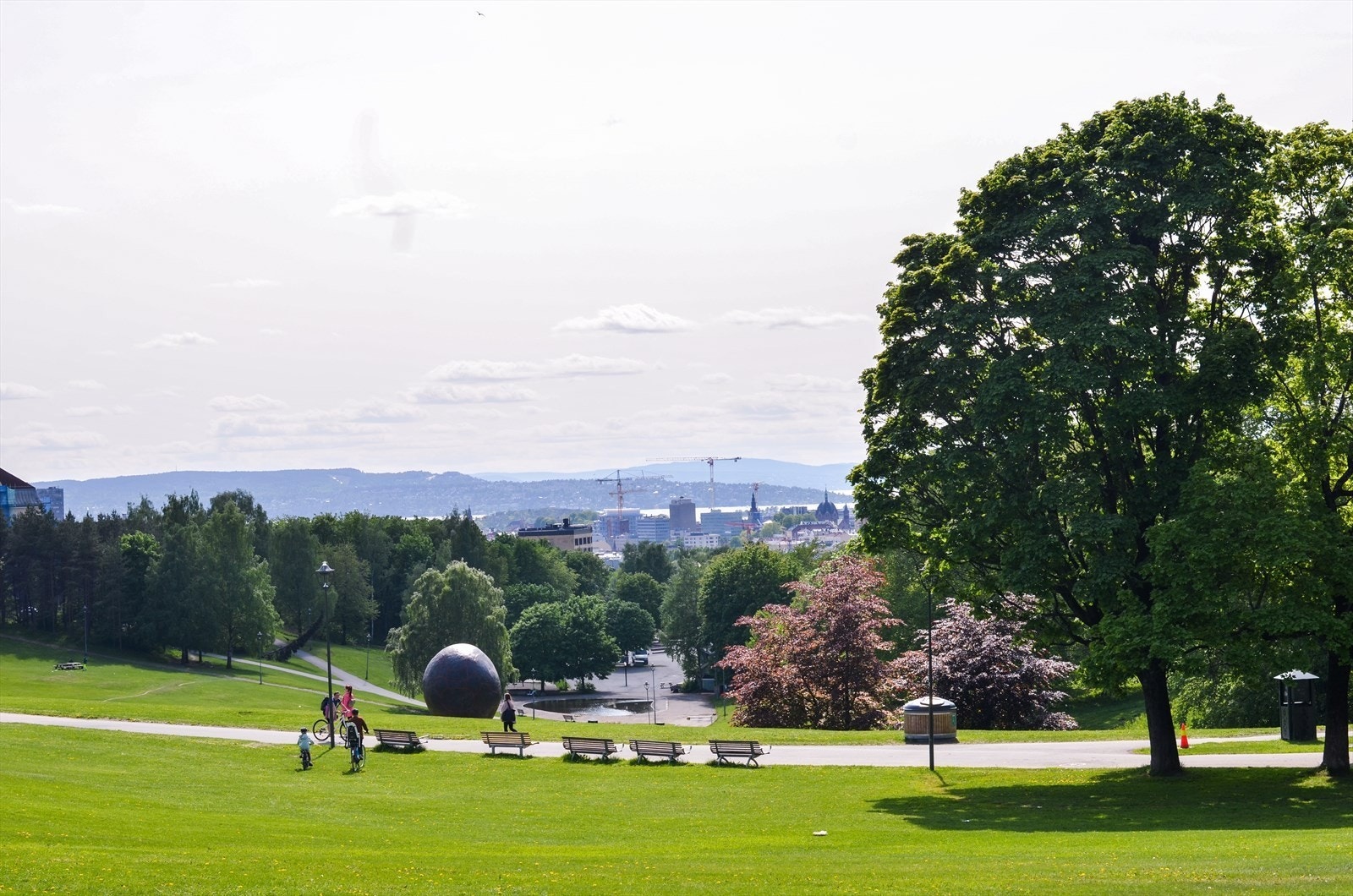 Torshovdalen er en av flere hyggelige parker i nærheten Galleribilde
