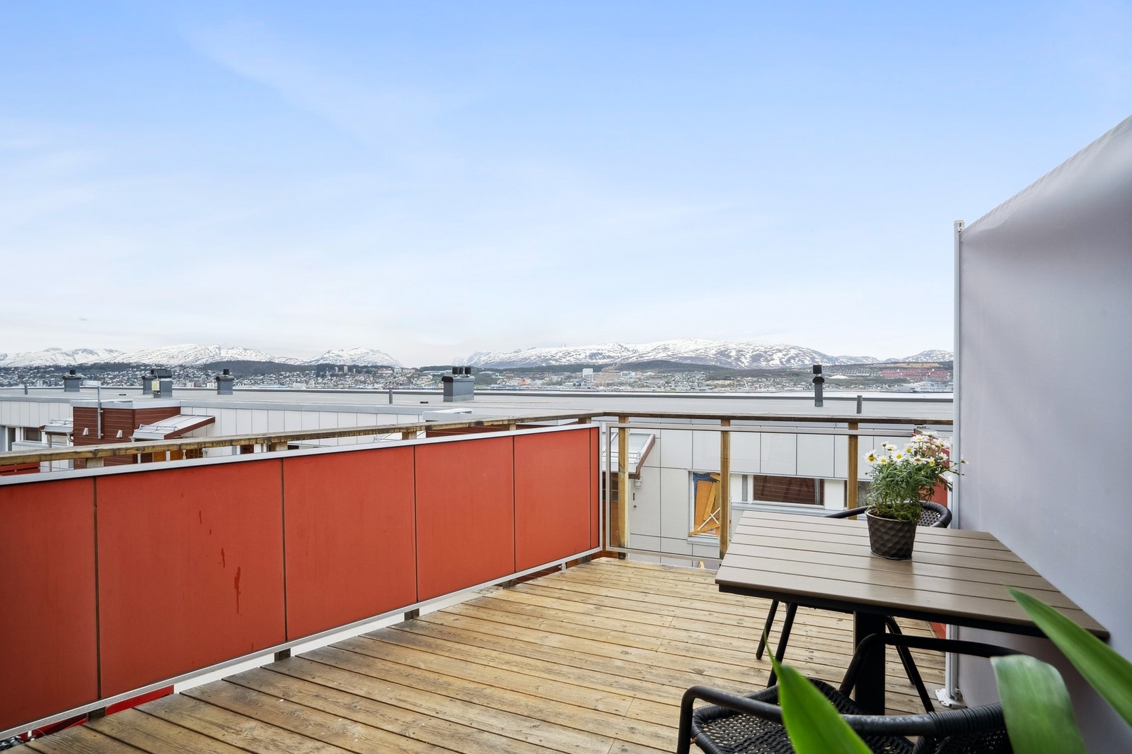 Balkong med flott utsikt og gode solforhold Galleribilde
