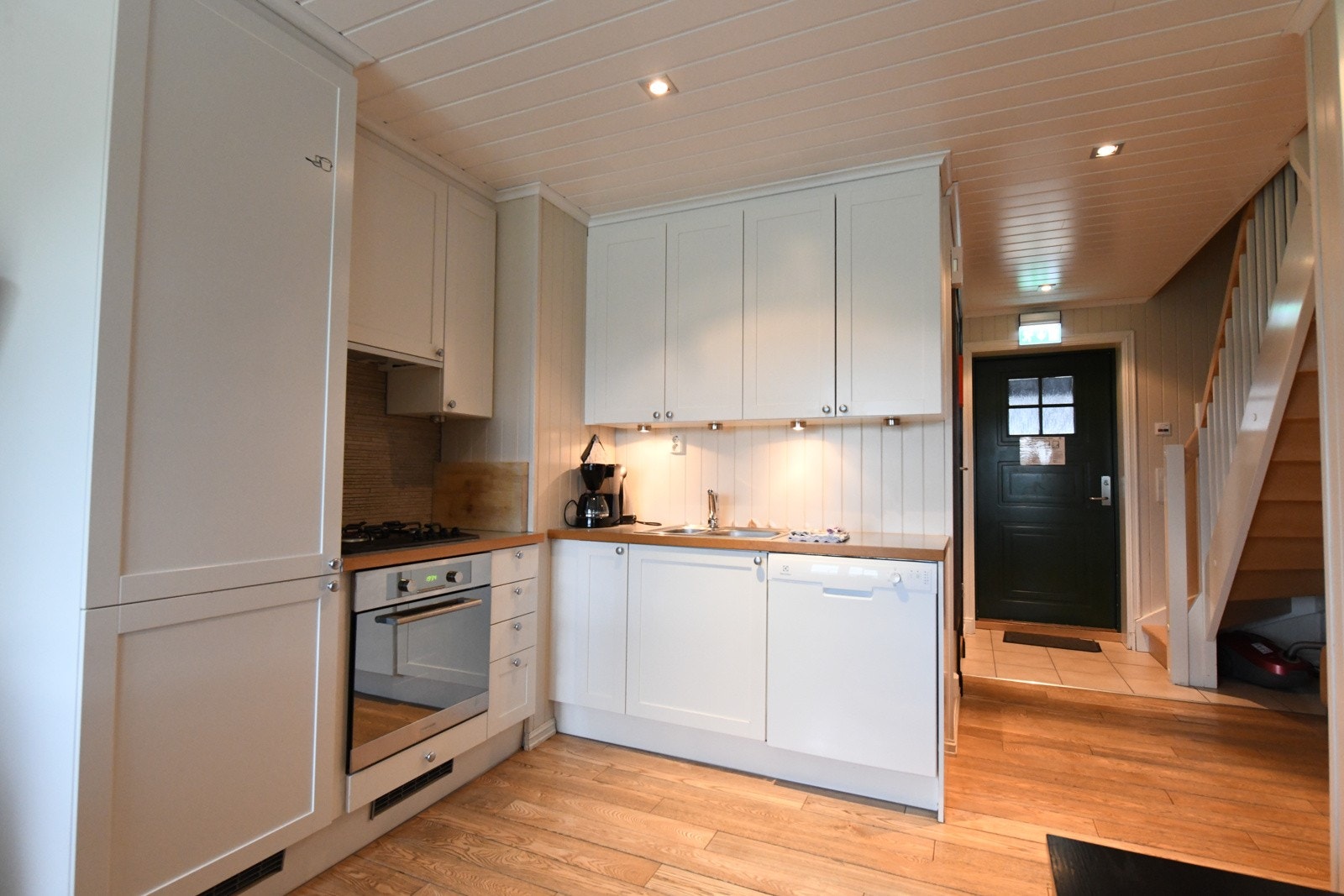 Godt med skapplass på kjøkkenet Galleribilde