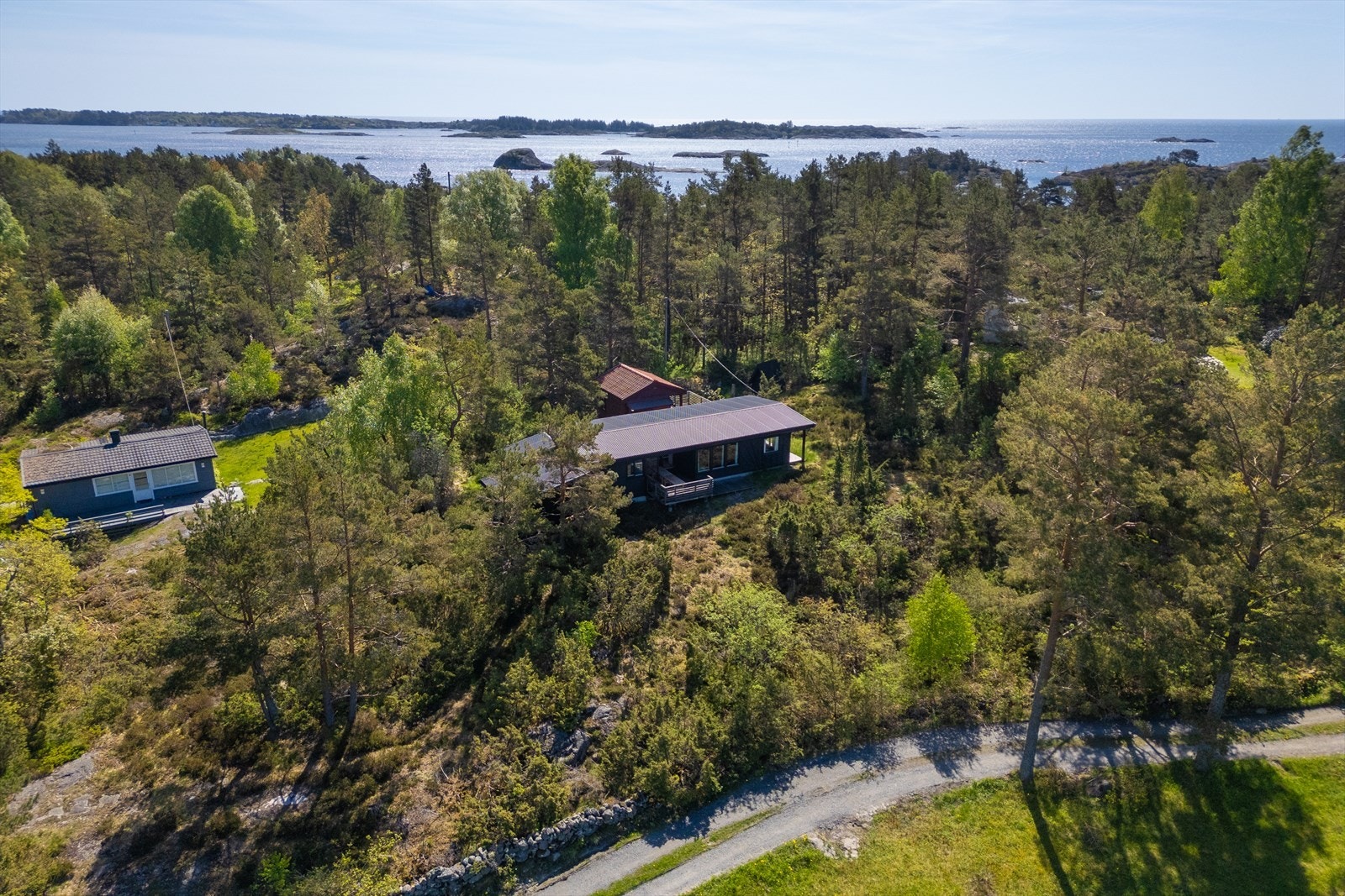 Eiendommen er godt skjermet fra øvrig bebyggelse Galleribilde