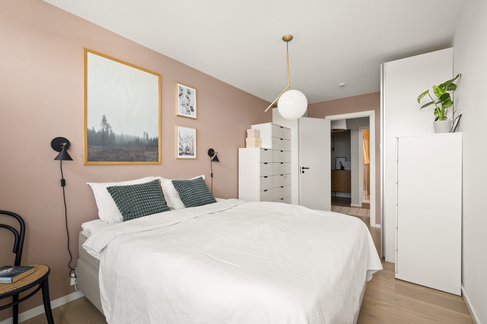 Gode innredningsmuligheter for oppbevaringsmøblement. Galleribilde