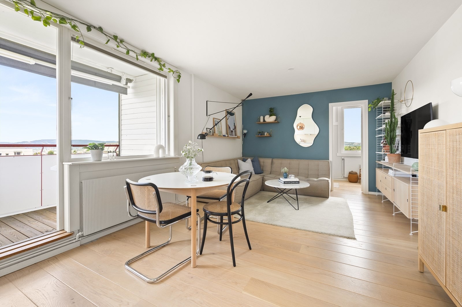 Luftig stue med åpen og god planløsning. Galleribilde