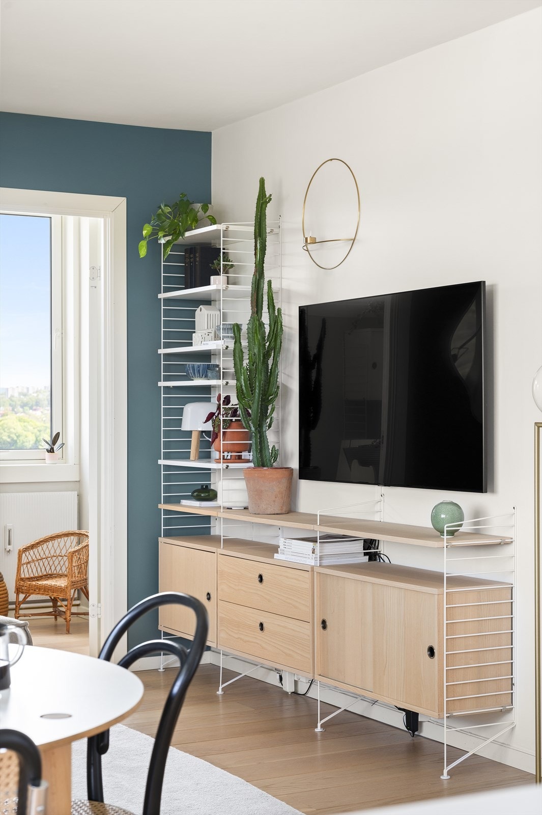 Varmtvann, fyring, kabel-TV og internett inkludert i felleskostnadene. Galleribilde