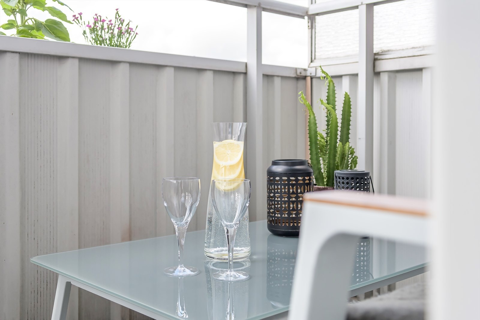 Balkongen er på 8 kvm, og har god plass for sittemøblement og grill. På sommerhalvåret blir den som en forlengelse av stuen Galleribilde