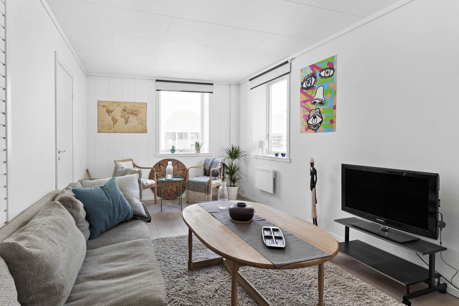 Lys stue med åpen kjøkkenløsning Galleribilde