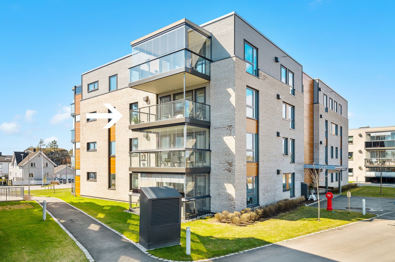 Leiligheten ligger i byggets 3. etasje med heis fra parkeringskjelleren Galleribilde