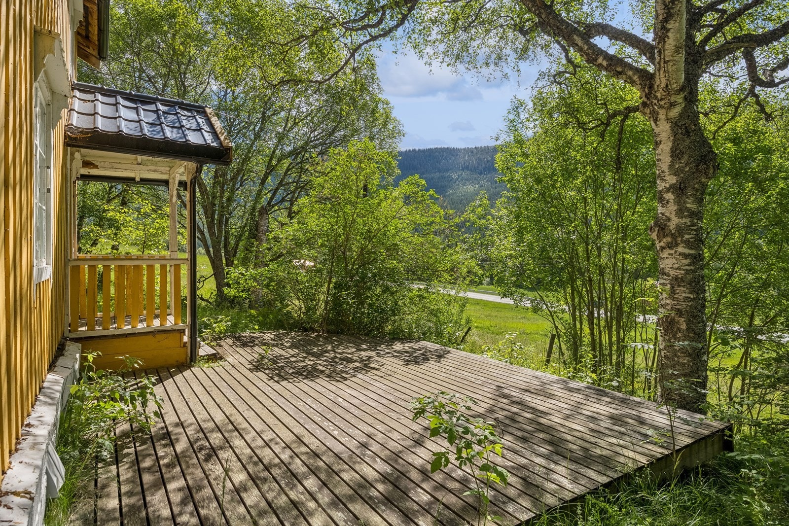 Ved inngangen er det en stor terrasse på ca 23 m². Galleribilde