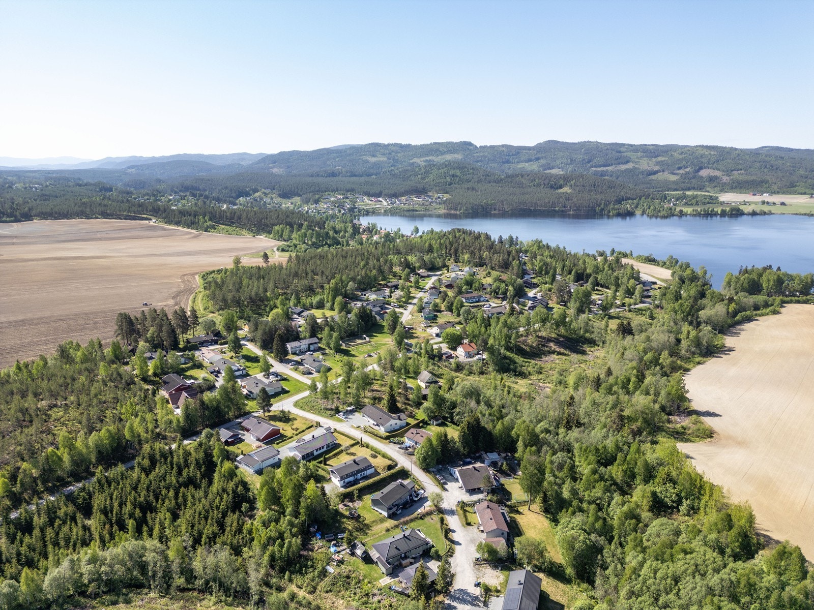 Nærhet til fin badestrand, lekeplass og gode muligheter for båt. Galleribilde