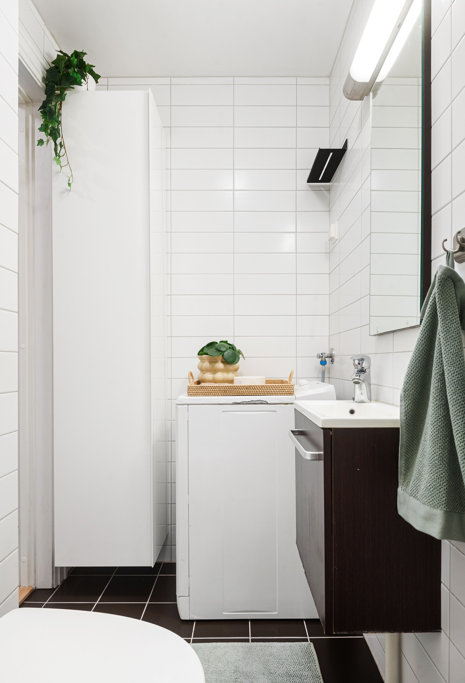 Pent bad, med opplegg for vaskemaskin Galleribilde