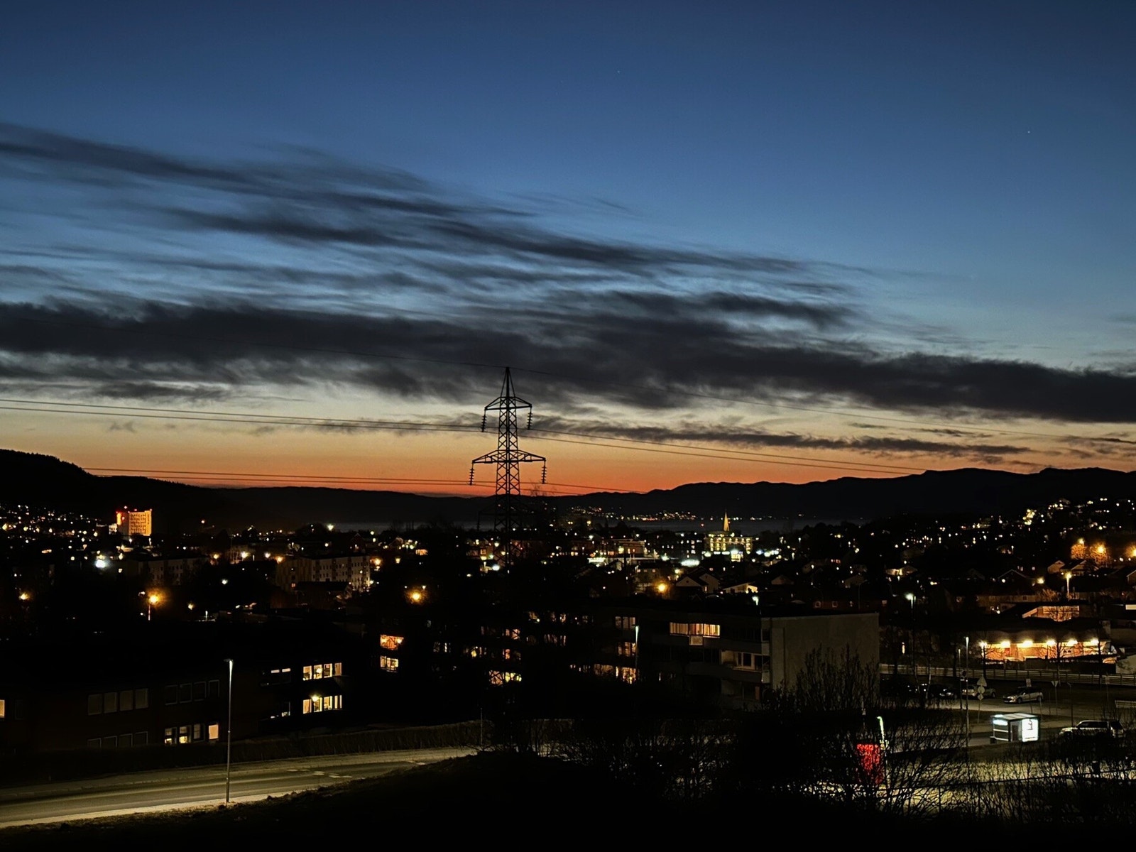 Kveldsbilde tatt av selger Galleribilde