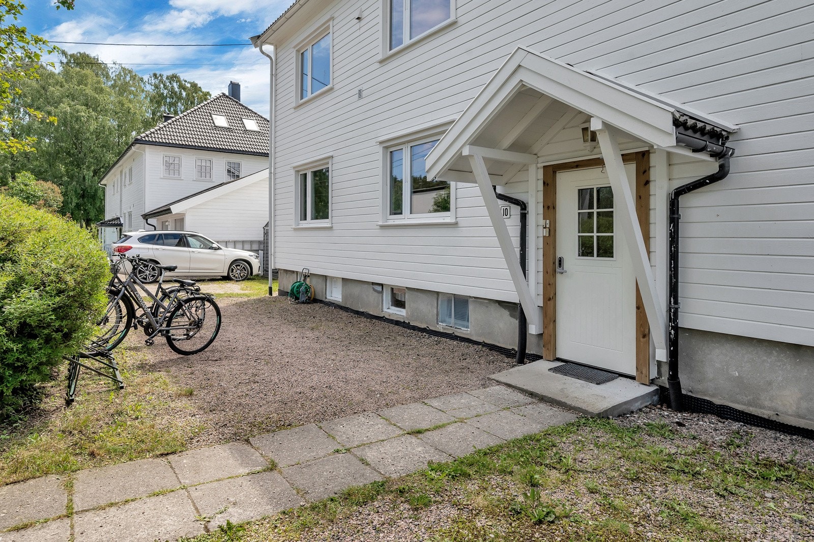 Sykkelparkering på tomt Galleribilde