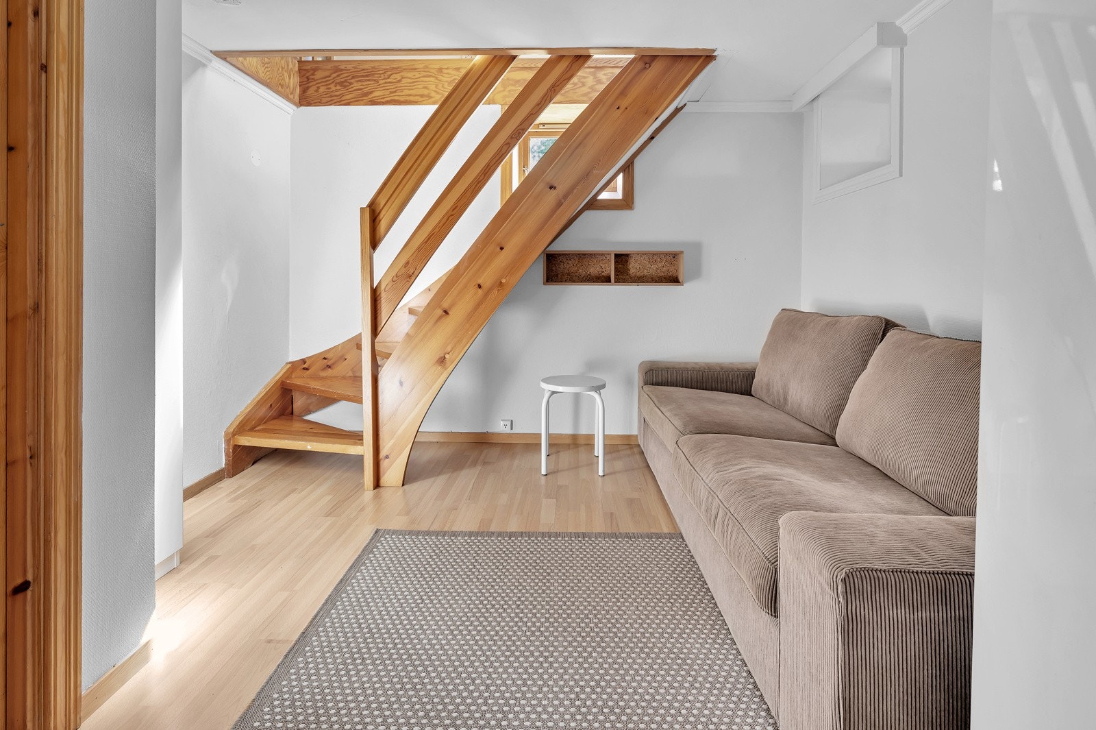 Trapp til bod i kjeller Galleribilde