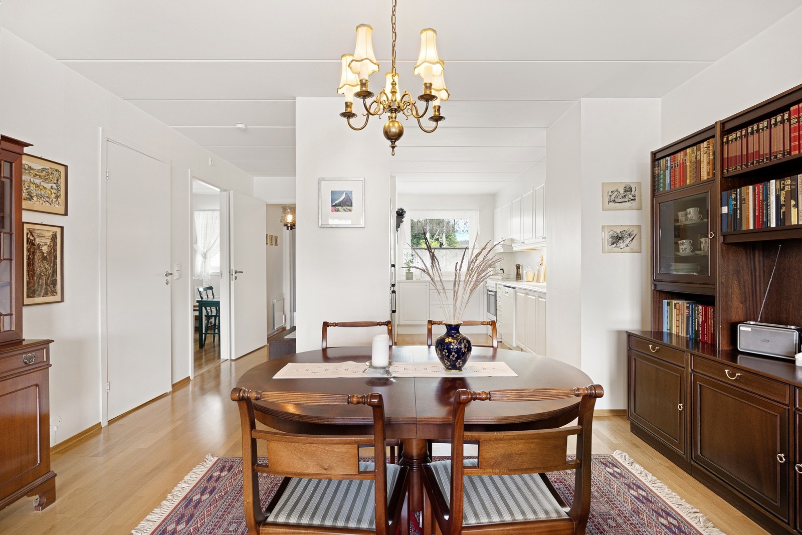 Her er det plass til spisestue for hele familien. Galleribilde