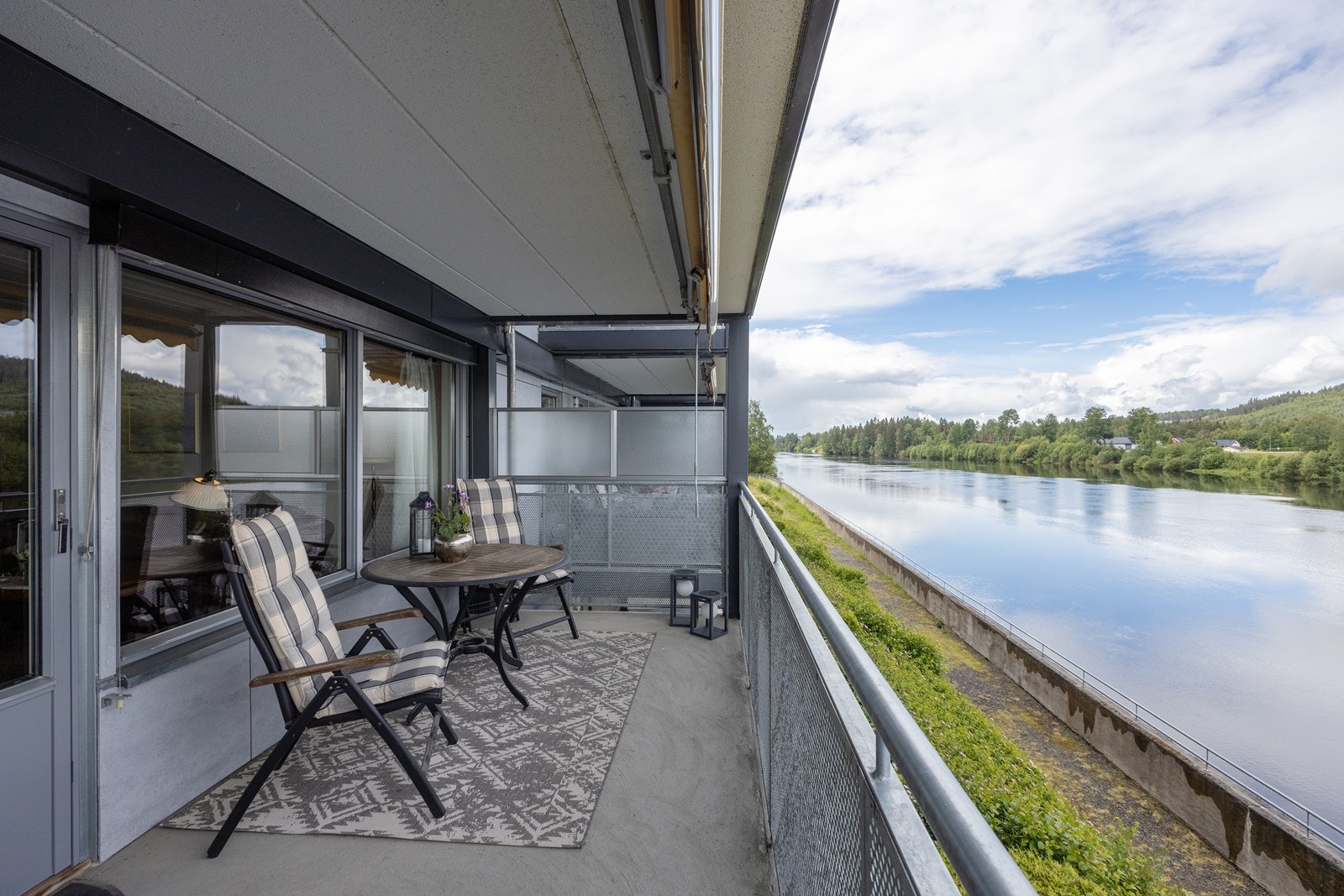 Velkommen til Stasjonsveien 24B - En leilighet med nydelig utsikt mot Glomma. Galleribilde