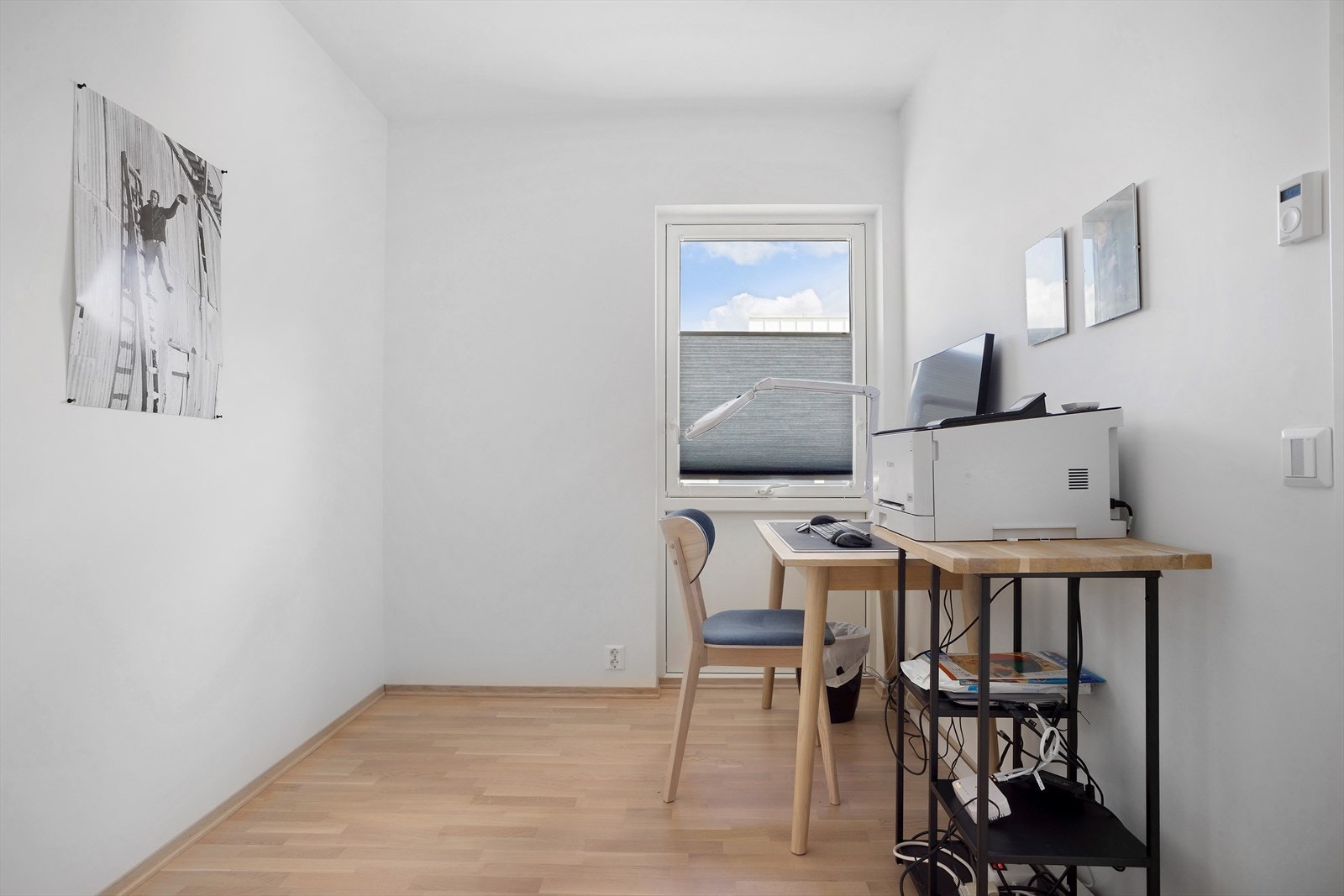 Soverom 3 av 3. Har av nåværende eier vært brukt som gjesterom/kontor. Galleribilde