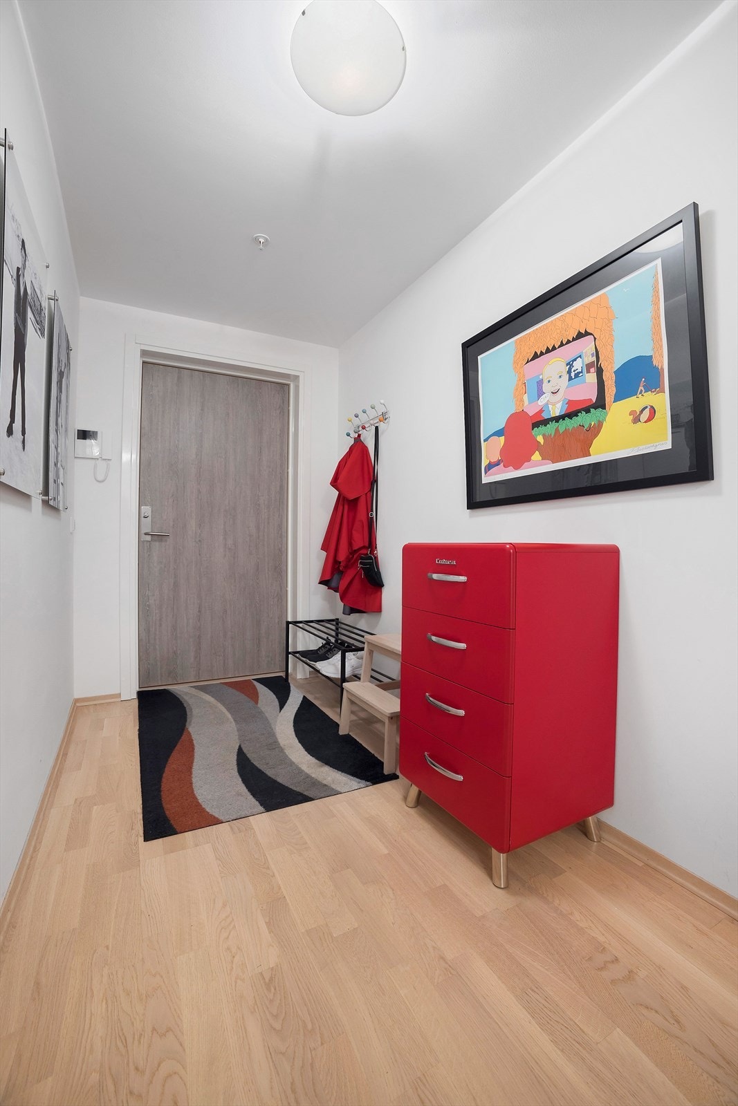 Velkommen inn! Her får du et godt førsteinntrykk av høy og moderne standard. Galleribilde