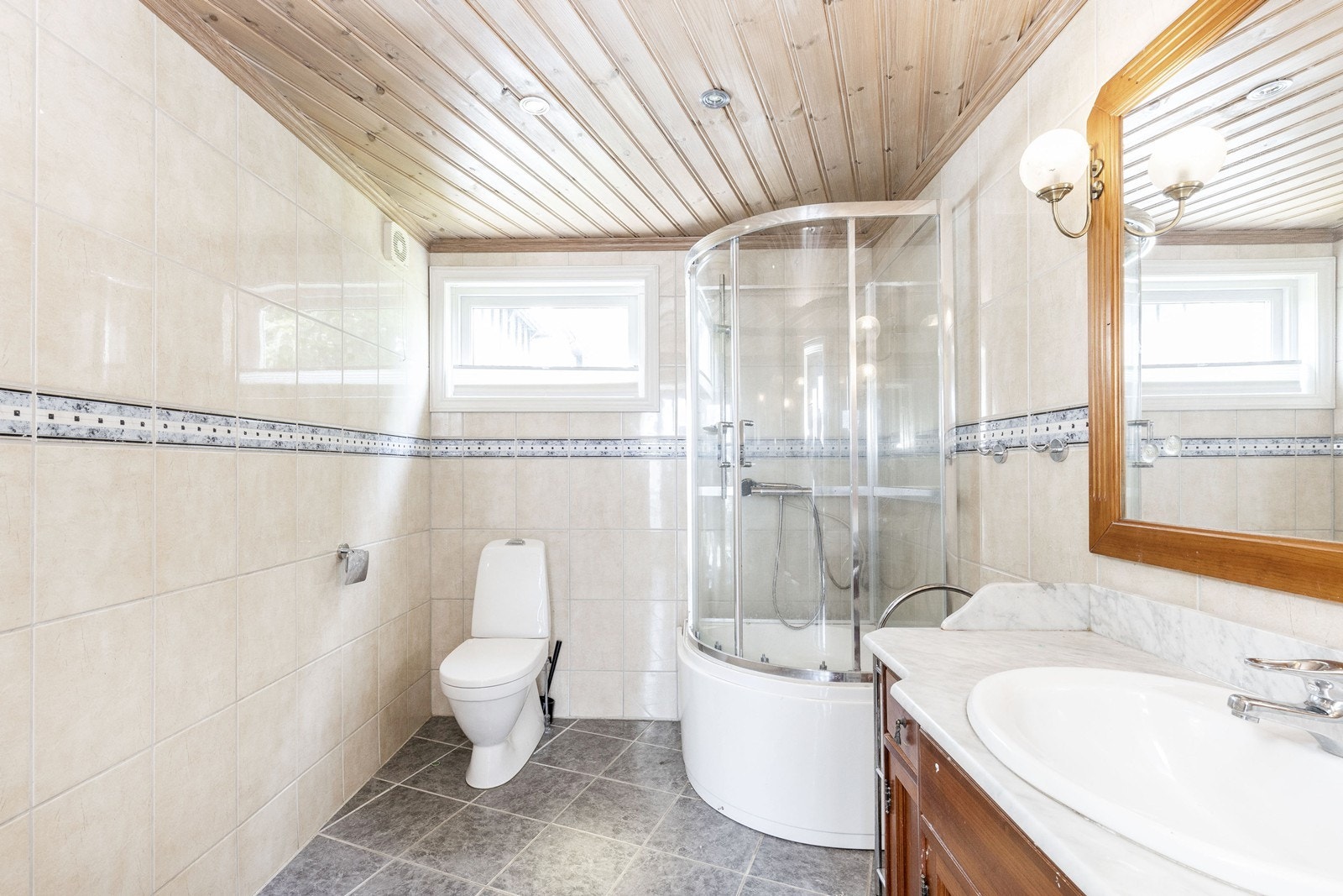 Pent flislagt bad i 1.etg. Galleribilde