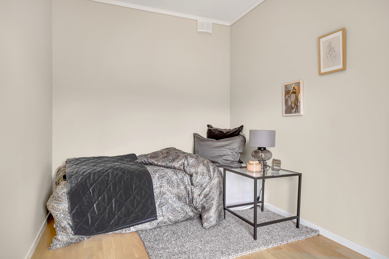 Soverom nr. 2 ligger ved utgangen til balkongen og er på 7 kvadratmeter. Galleribilde