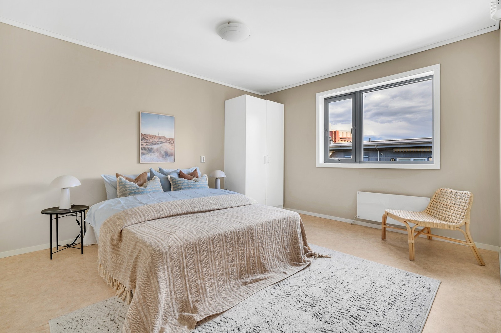 Leilighetens største soverom er på 14 kvadratmeter. Galleribilde