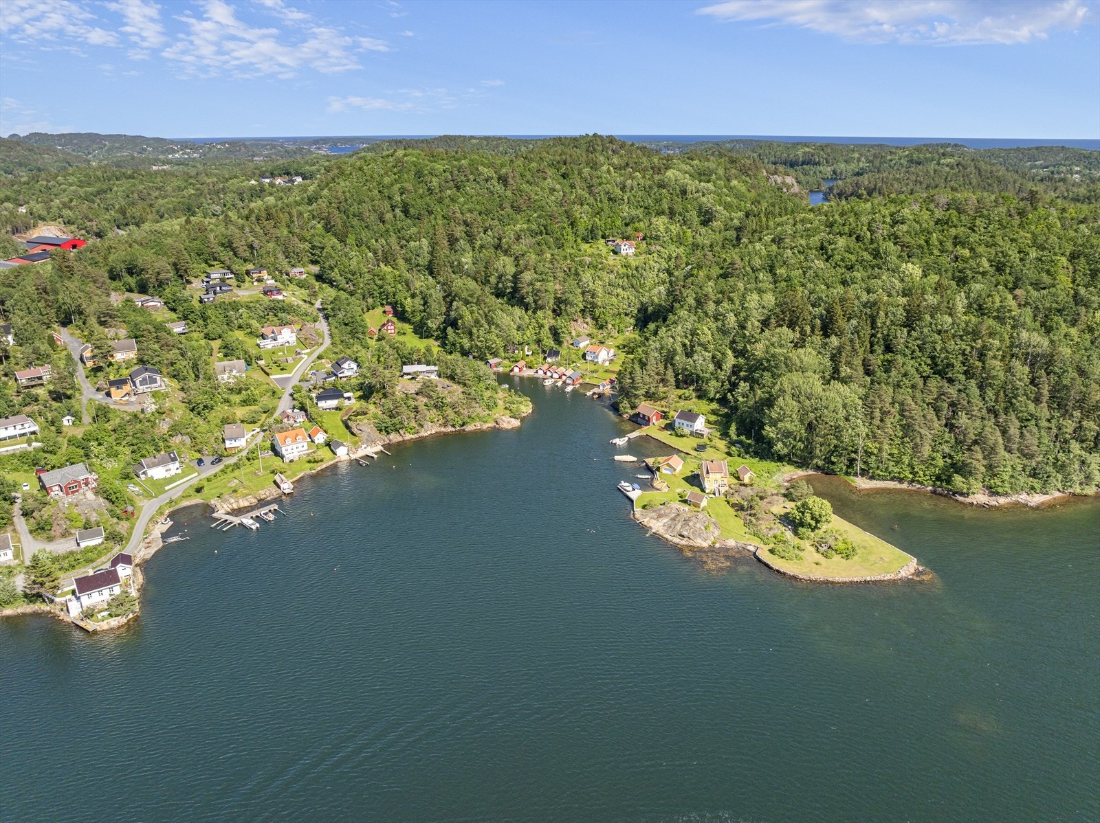Området forøvrig er et eldorado for sommerturisme med Tvedestrandsfjorden, Tvedestrand havn, Furuøya, Kilsund, Lyngør og Sandøya kun en kort båttur unna. Galleribilde