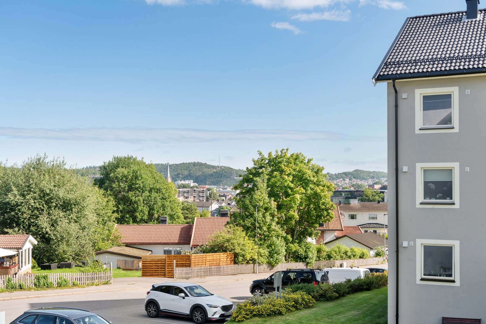 Området er sentrumsnært, med gangavstand til alt Sandefjord har å tilby av byliv og kulturtilbud. Galleribilde
