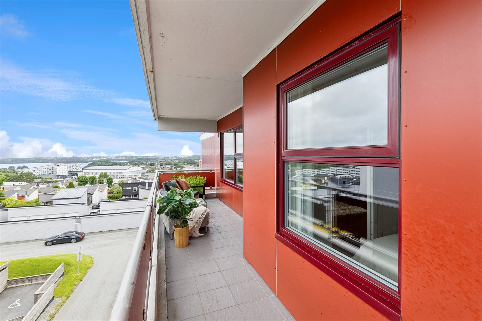 I regi av borettslaget ble vinduer, inngangsdør og balkongdør skiftet i 2012. Galleribilde