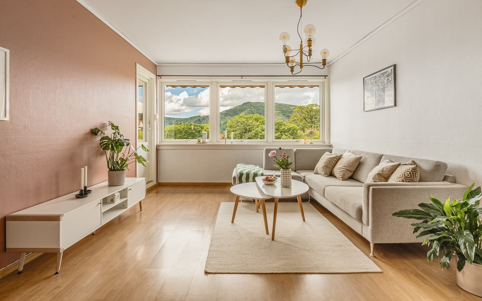 Aktiv Eiendomsmegling v/ Stian Jakobsen har gleden av å presentere Rugdeveien 14! Galleribilde