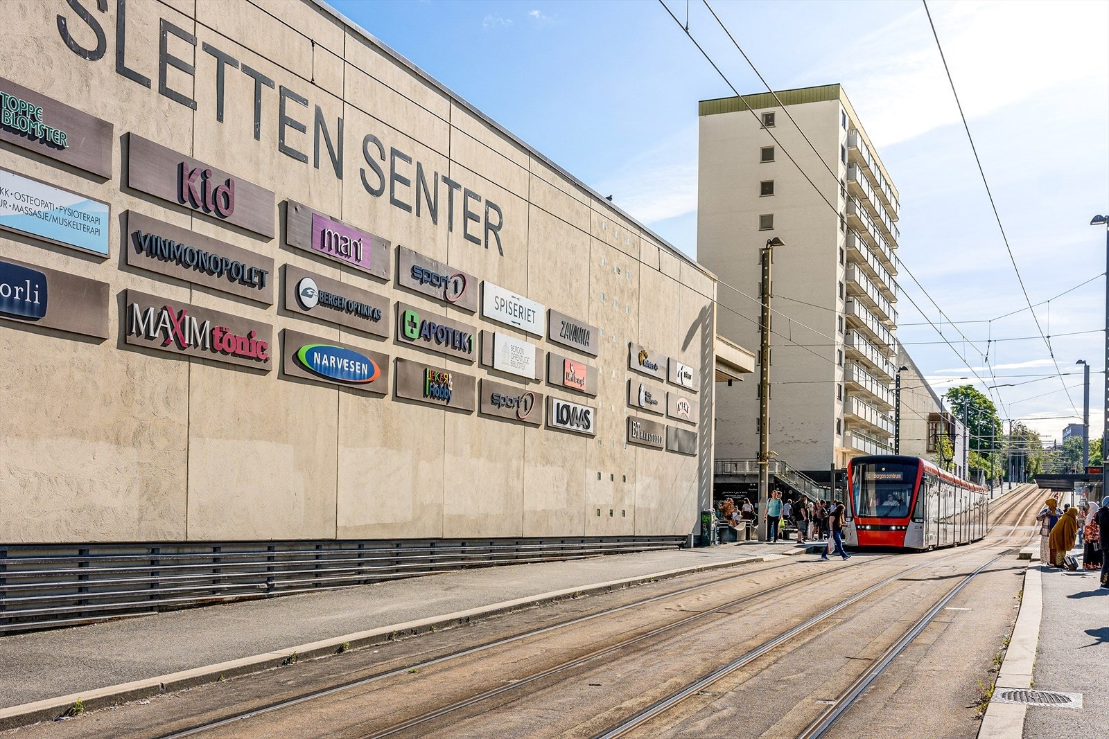 For ytterligere servicetilbud er det kort vei til Sletten Senter Galleribilde