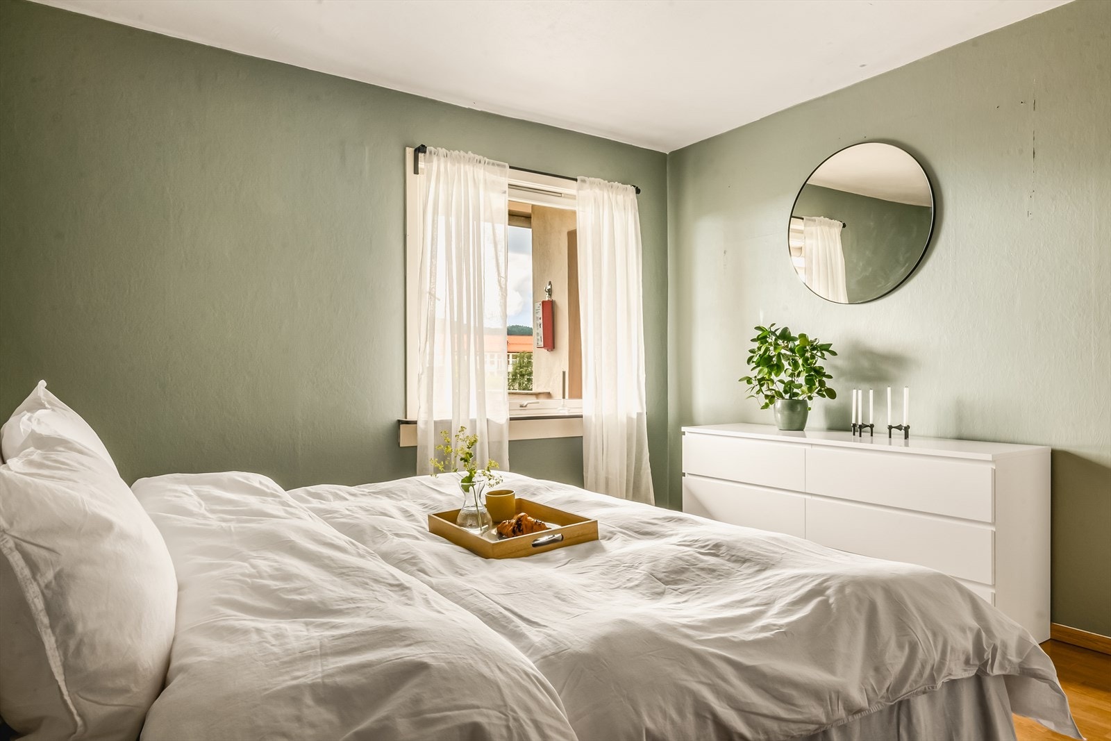 Boligens soverom er begge av god størrelse Galleribilde