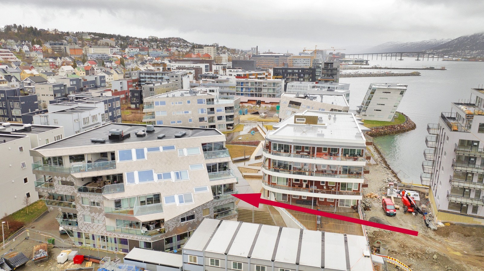 Sentral leilighet med gjennomgående god standard. Galleribilde