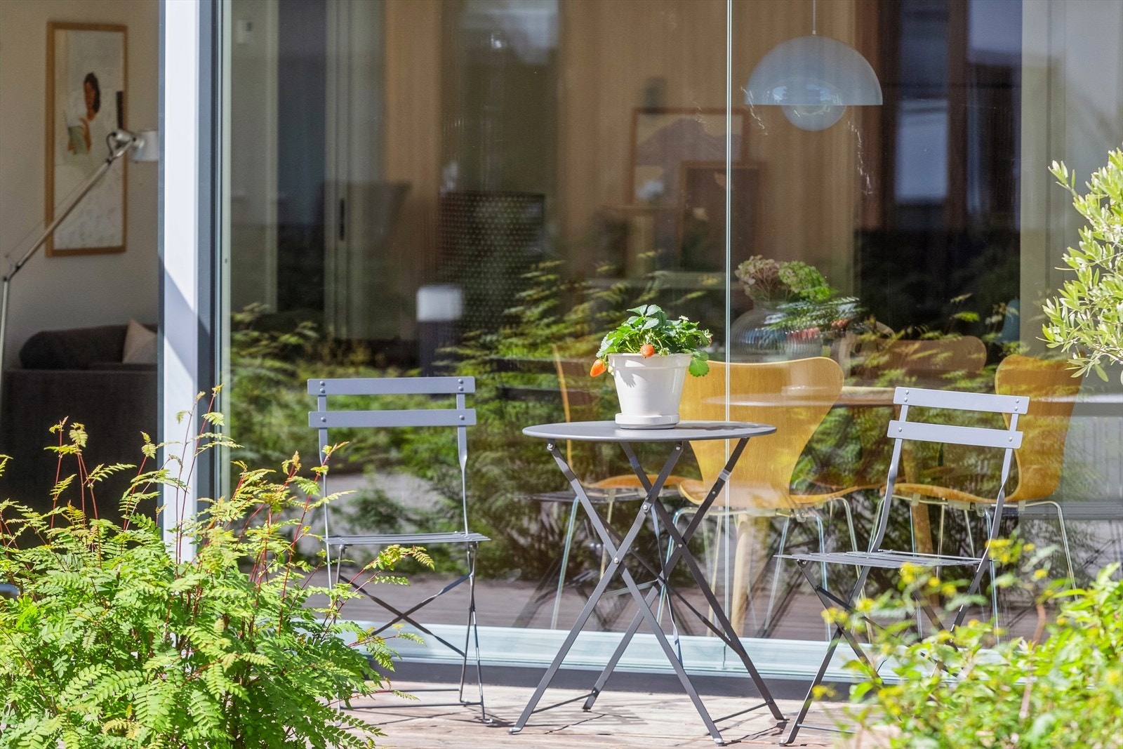 Terrassen innbyr til både stille stunder og lange, sosiale kvelder. Galleribilde