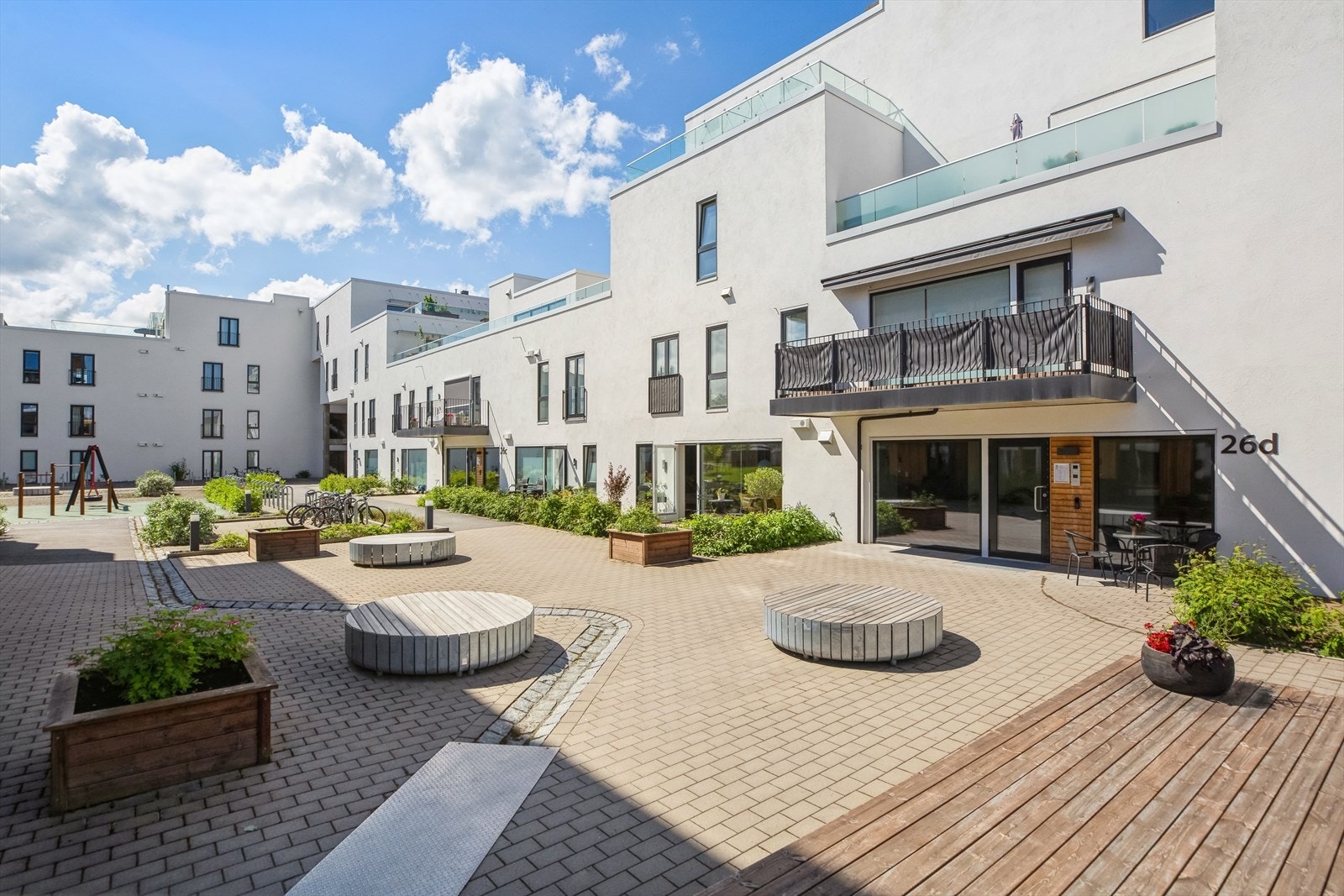 Her bor du i et rolig og attraktivt område, med alt du trenger lett tilgjengelig. Galleribilde