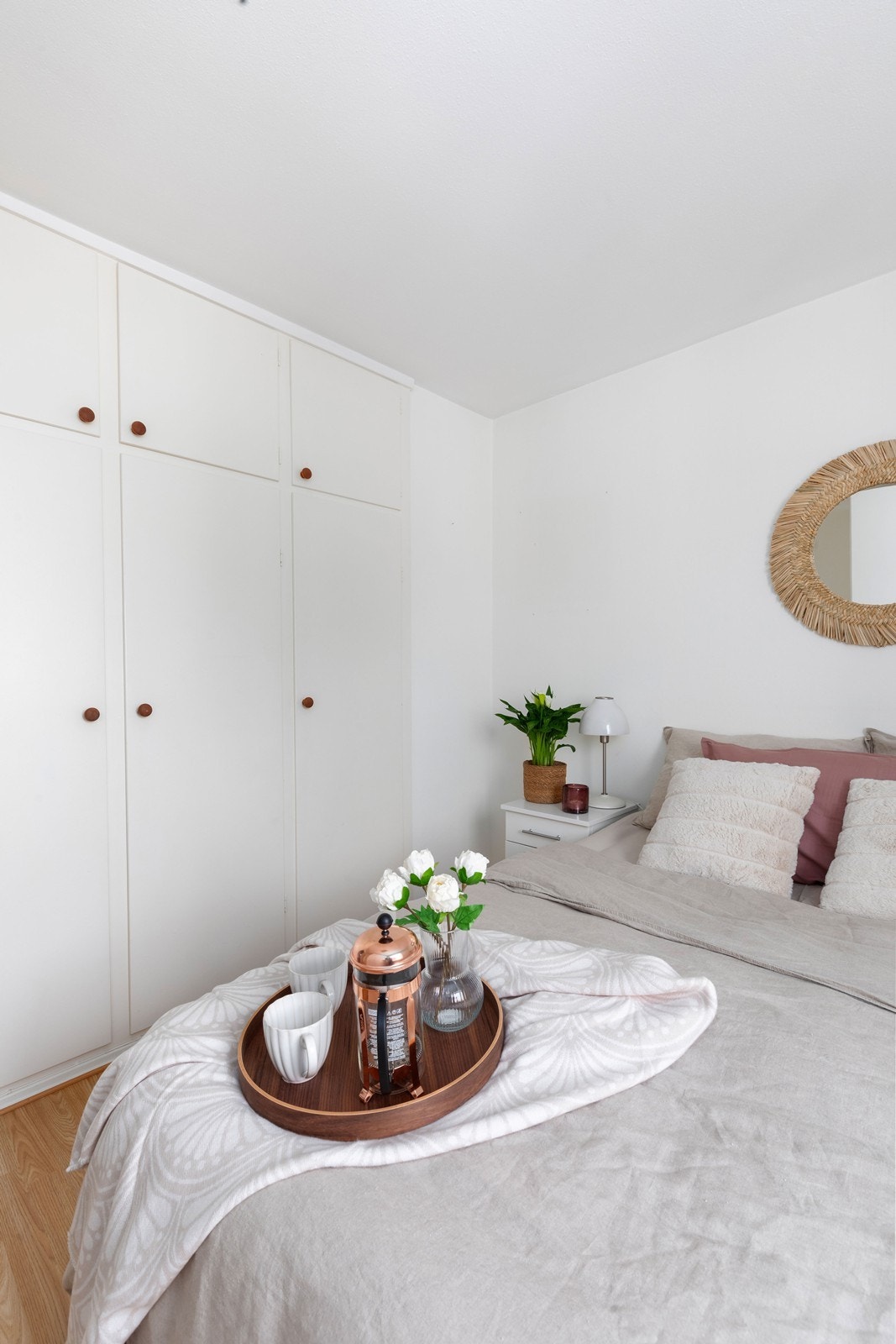 Rikelig med oppbevaringsplass i garderobe Galleribilde