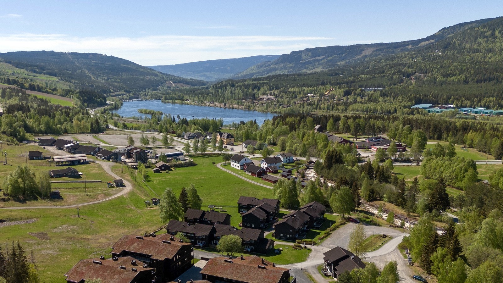 Området er en helårsdestinasjon med aktiviteter for både små og store, med blant annet kort vei til Øyer sentrum, familieparkene Lilleputthammer og Hunderfossen. Galleribilde
