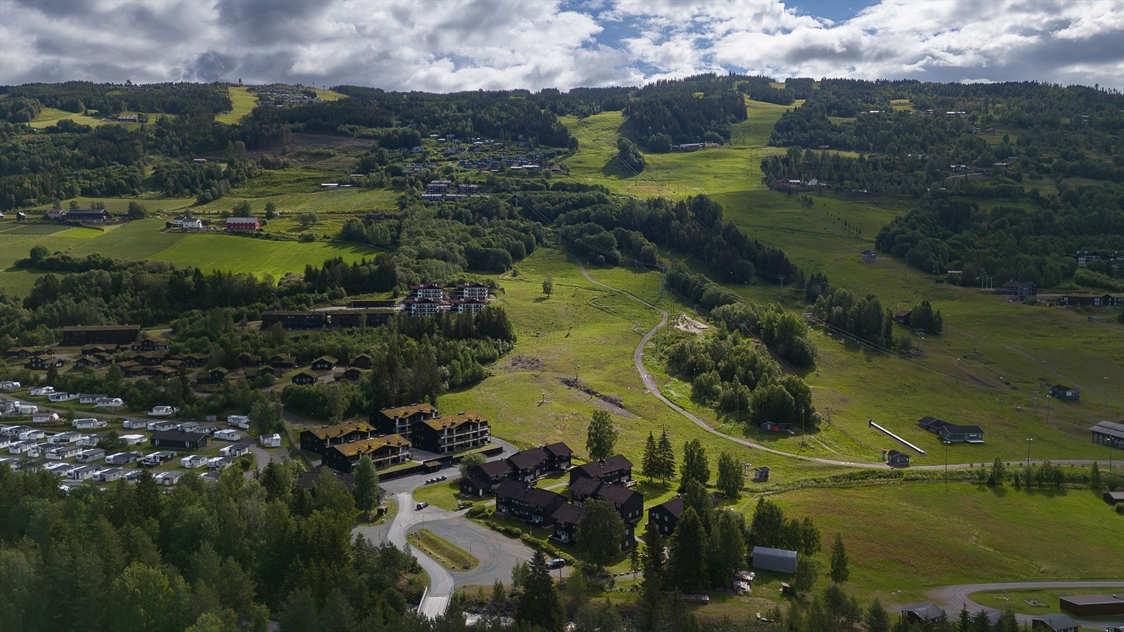 Fra leiligheten har du kort veg til "Alt" Hafjell har å by på! Galleribilde
