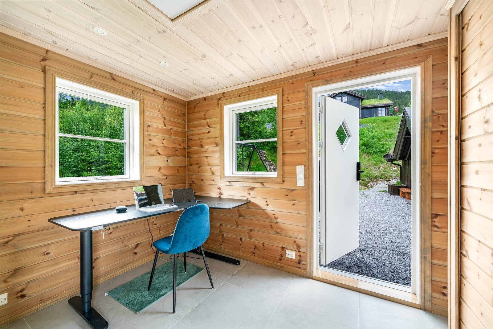 I annekset er det to bruksrom som i dag blir benyttet som kontor og soverom. Galleribilde